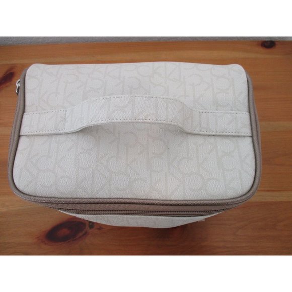 *Calvin Klein Cream Taupe Tan Vinyl Zip Around Train Case Cosmetic Travel Bag - Picture 8 of 11